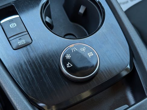 Used 2023 Nissan Rogue S image 4