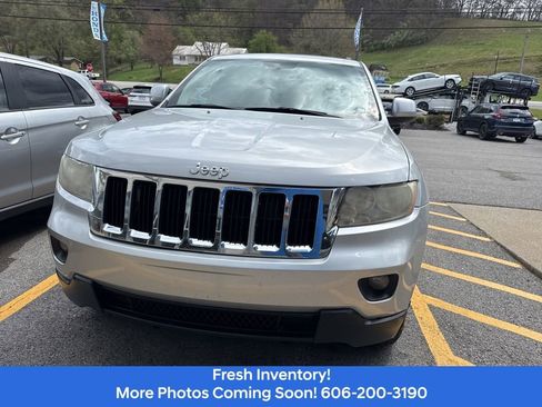 Used 2011 Jeep Grand Cherokee Laredo w/ Security & Convenience Group image 2