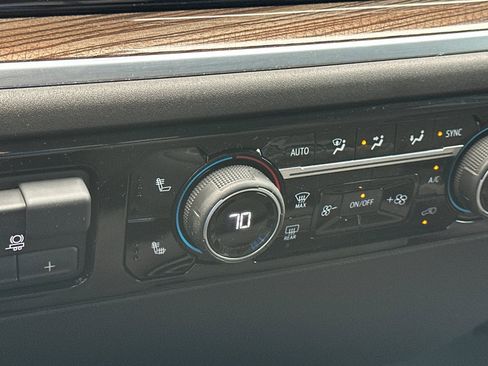 Used 2022 Chevrolet Silverado 1500 LT w/ All Star Edition Plus image 28