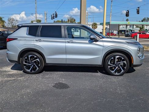 Used 2024 Mitsubishi Outlander SE image 4