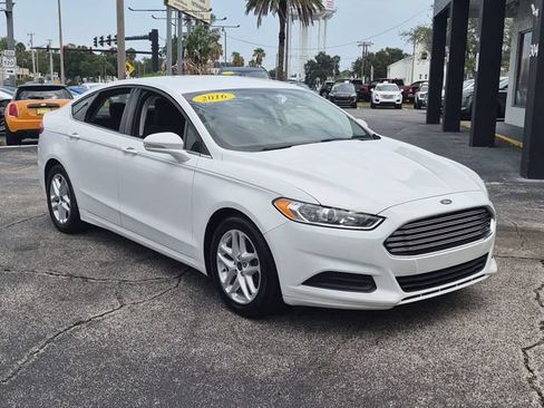 Used 2016 Ford Fusion SE FWD image 3