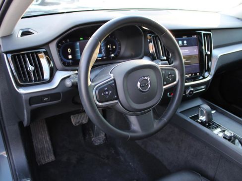 Used 2023 Volvo S60 B5 Core image 12