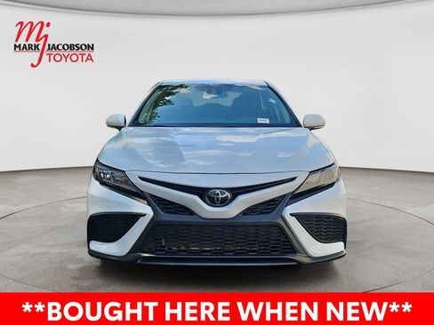 Used 2023 Toyota Camry SE FWD image 3