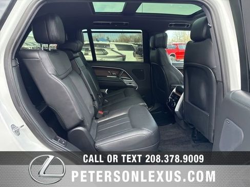 Used 2023 Land Rover Range Rover Long Wheelbase SE image 18