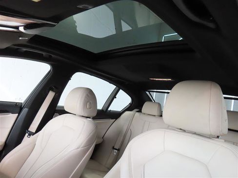 Used 2021 BMW 540i w/ Executive Package image 18