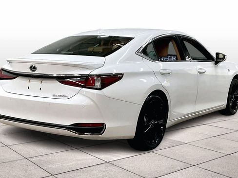 Used 2023 Lexus ES 300h w/ Premium Package image 15