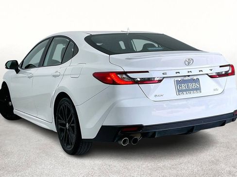 Used 2025 Toyota Camry SE image 17
