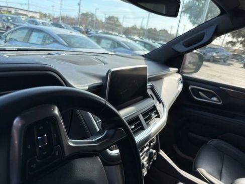 Used 2023 Chevrolet Suburban Premier image 11