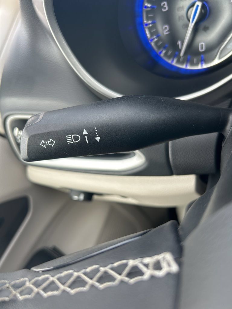 Used 2023 Chrysler Pacifica Touring-L FWD image 30