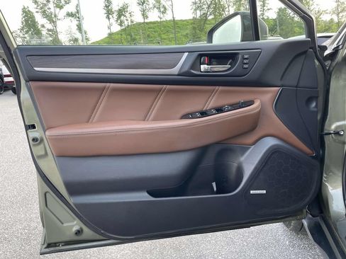 Used 2019 Subaru Outback 2.5i Touring AWD/4WD image 5