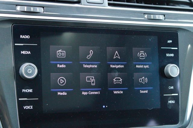 Used 2024 Volkswagen Tiguan SE w/ Panoramic Sunroof Package AWD/4WD image 25