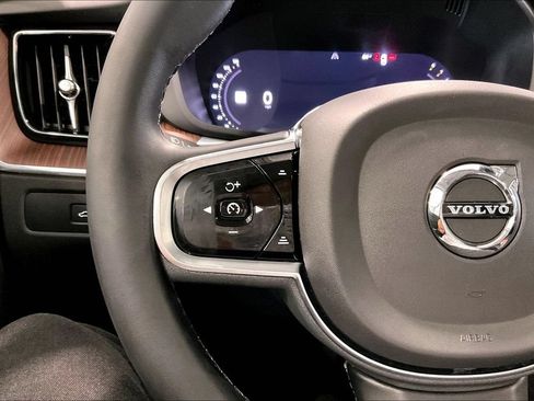 Used 2023 Volvo XC60 B5 Plus AWD/4WD image 11