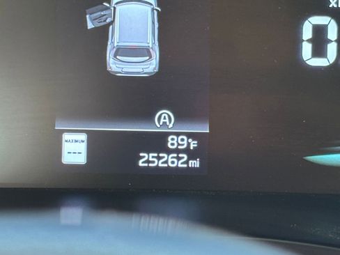 Used 2025 Kia Soul LX w/ LX Technology Package FWD image 40