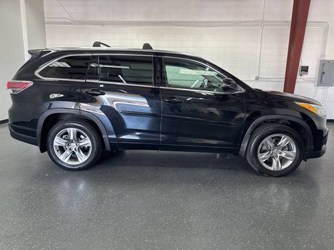 Used 2014 Toyota Highlander Limited AWD/4WD image 3