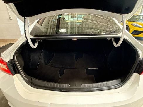 Used 2018 Chevrolet Malibu LT image 24