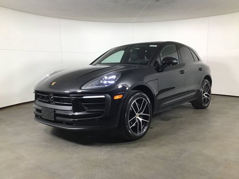 Certified 2026 Porsche Macan AWD/4WD image 1