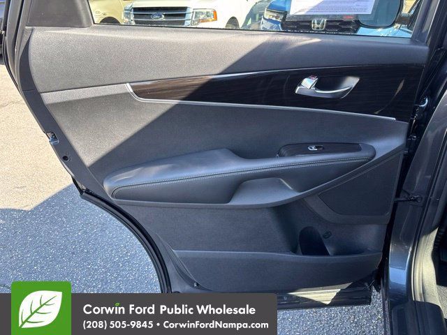 Used 2020 Kia Sorento LX AWD/4WD image 28