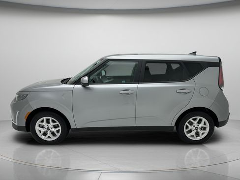 Used 2025 Kia Soul LX w/ LX Technology Package FWD image 8