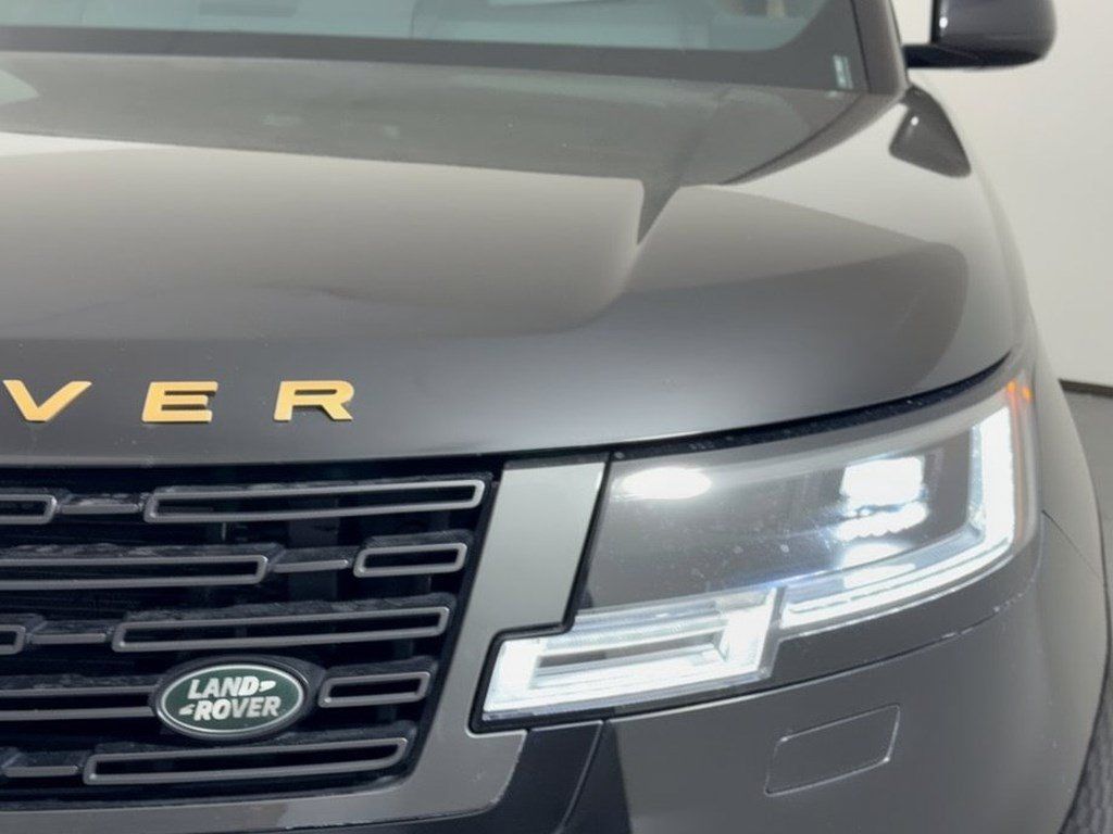 Used 2024 Land Rover Range Rover SE AWD/4WD image 12