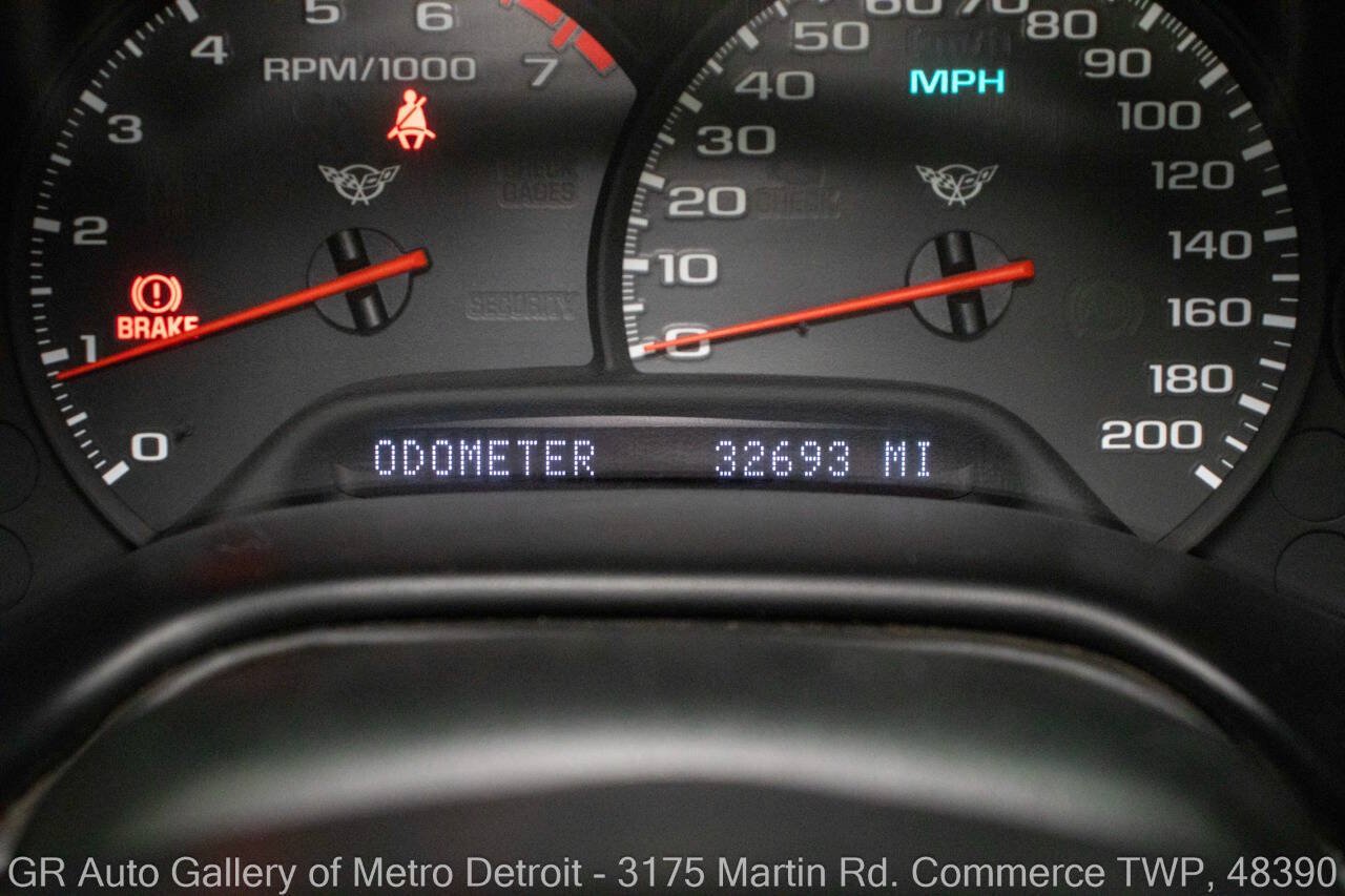 Used 2002 Chevrolet Corvette Convertible w/ Preferred Equipment Group2 RWD image 19