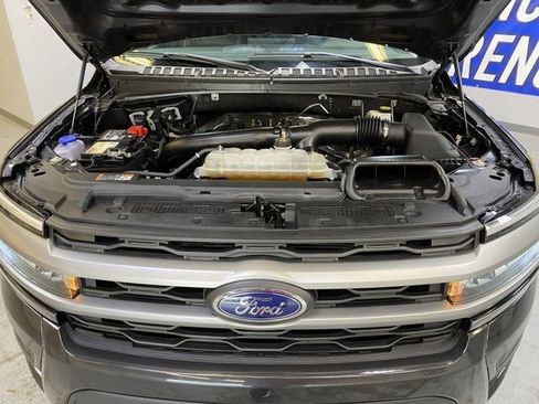 Used 2024 Ford Expedition Max XLT image 9