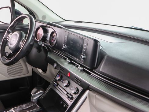 Used 2024 Kia Carnival LX image 26