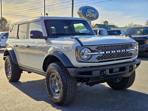 New 2025 Ford Bronco Badlands image 4