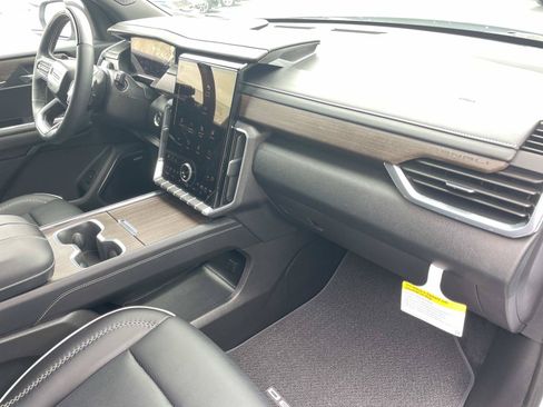 Used 2026 GMC Acadia Denali w/ Super Cruise Package FWD image 29