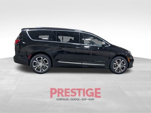 New 2026 Chrysler Pacifica Pinnacle image 4