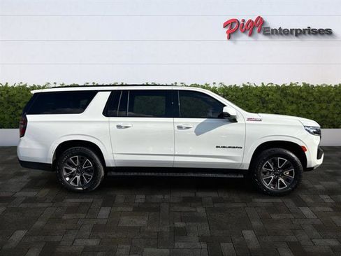 Used 2024 Chevrolet Suburban Z71 w/ Luxury Package image 8