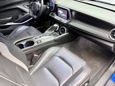 Used 2016 Chevrolet Camaro SS RWD image 11