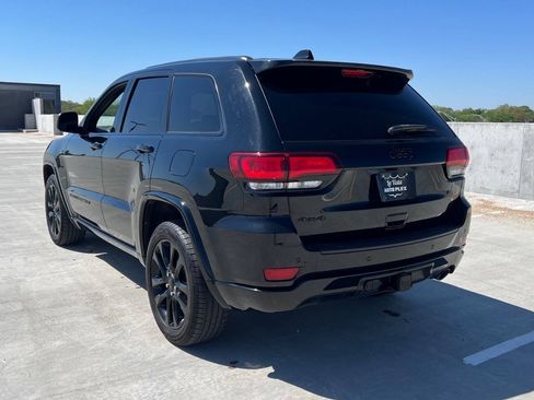 Used 2022 Jeep Grand Cherokee Laredo X AWD/4WD image 28