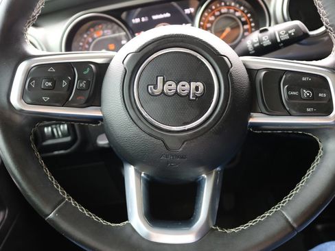 Used 2019 Jeep Wrangler Unlimited Sahara AWD/4WD image 22