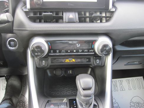 Used 2023 Toyota RAV4 XLE AWD/4WD image 16