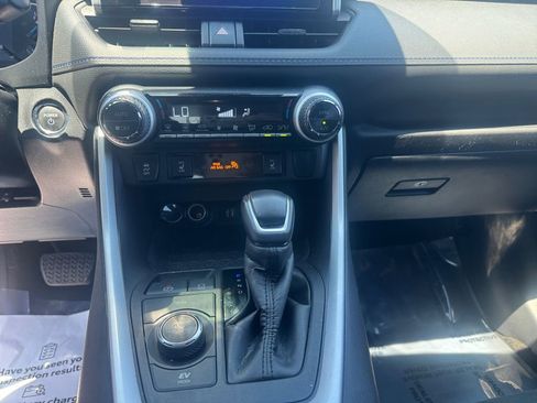 Used 2023 Toyota RAV4 SE w/ Convenience Package AWD/4WD image 11