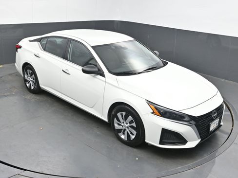 Used 2024 Nissan Altima 2.5 S image 28