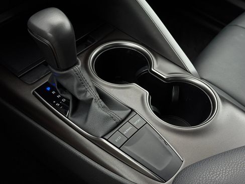 Used 2024 Toyota Camry SE image 25