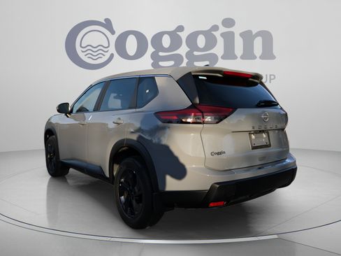 Used 2026 Nissan Rogue SV w/ Cold Weather Package FWD image 4