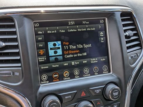 Used 2018 Jeep Grand Cherokee Limited image 15