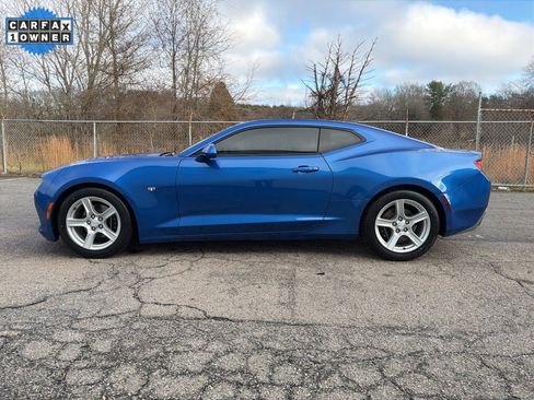 Used 2018 Chevrolet Camaro LT w/ Technology Package image 5