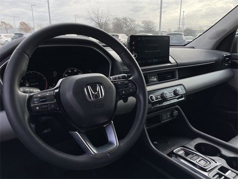 Used 2024 Honda Pilot EX-L image 9