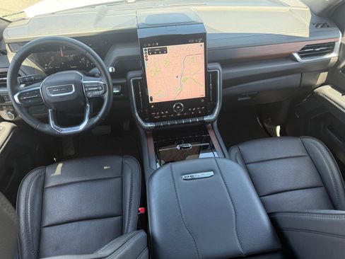 Used 2025 GMC Yukon XL Denali AWD/4WD image 25