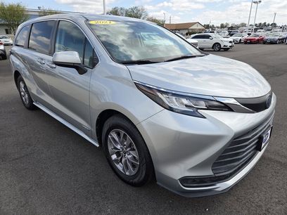 Used 2021 Toyota Sienna LE
