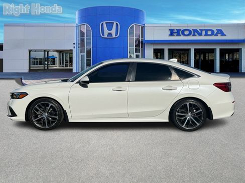 Used 2024 Honda Civic Touring image 3