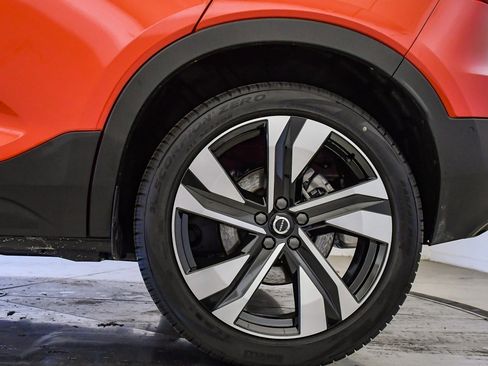 Certified 2025 Volvo XC40 B5 Ultra w/ Climate Package image 11