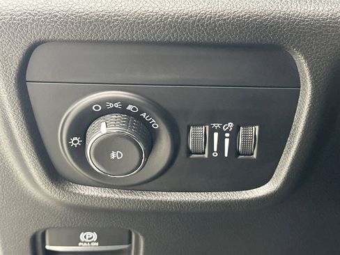 Used 2022 Jeep Grand Cherokee Overland w/ Luxury Tech Group IV image 10