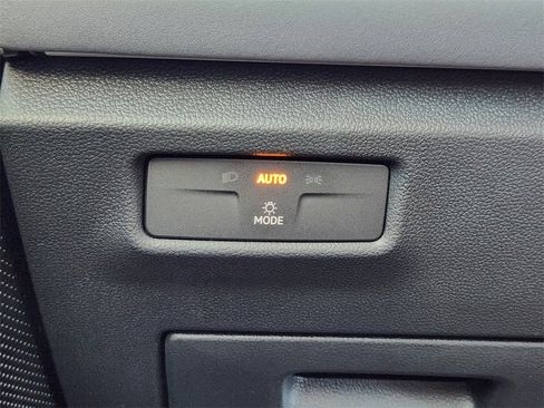 New 2026 Volkswagen Tiguan SE image 12