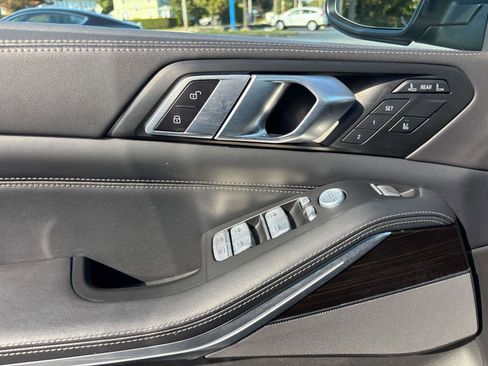 Used 2023 BMW X7 xDrive40i w/ Premium Package image 20