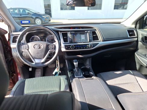Used 2019 Toyota Highlander Plus image 19