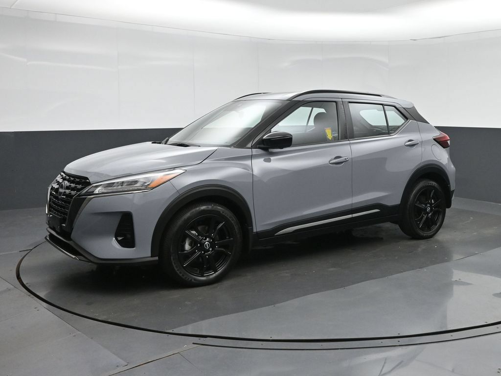 Used 2023 Nissan Kicks SR FWD image 3